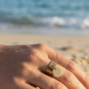 Bague réglable en acier doré pampille