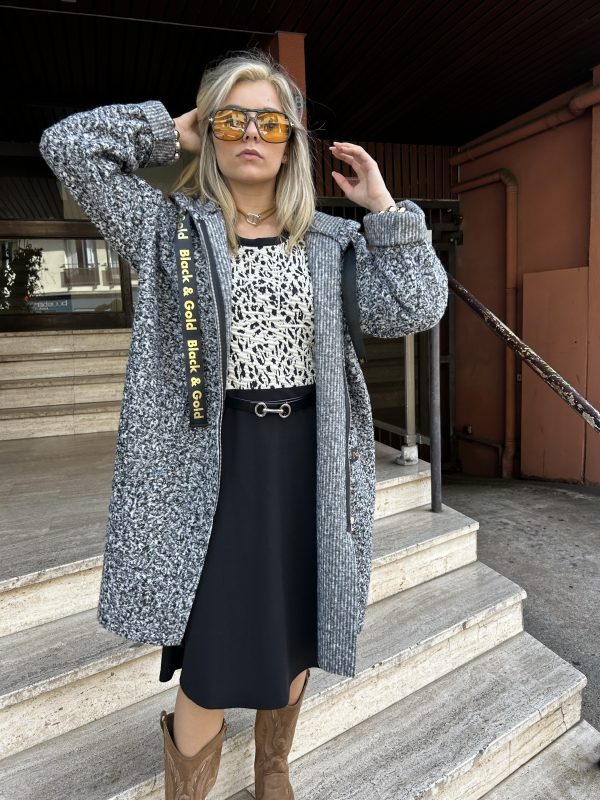 Robe chic noir et blanc Stella – Image 4