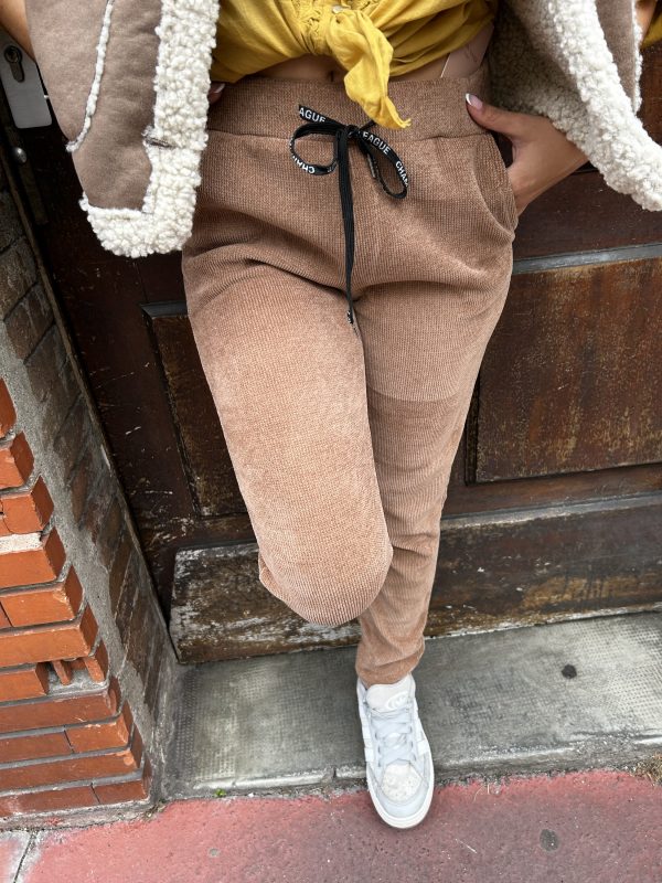 Pantalon velours stretch marron – Image 2