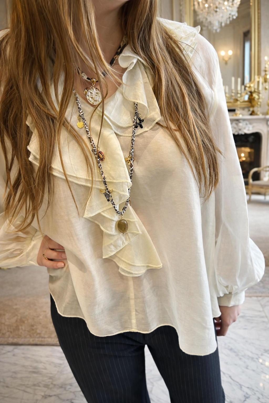 Blouse à volants ivoire – Image 2