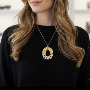 Sautoir en corne léopard Leonie