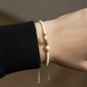 Bracelet papillon perles blanches et dorée