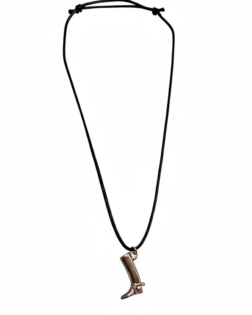 Ras de cou cordon botte cavalière