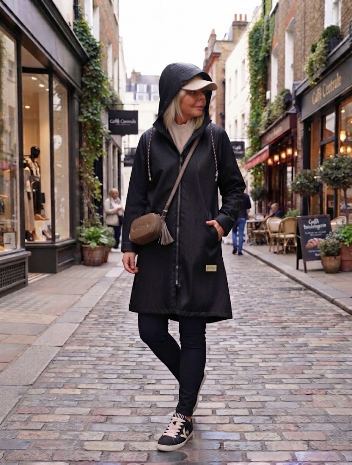 K-Way noir à capuche – Image 2